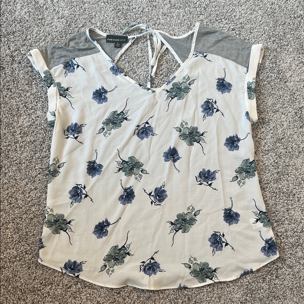 Elegant Floral Blouse with Blue and Gray Accents